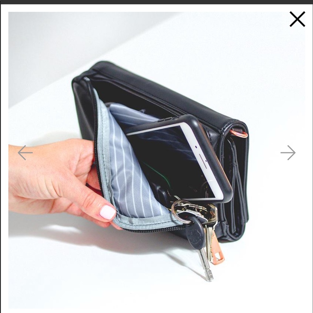 Canary & Co VIP Pouch - Picture 6 of 6